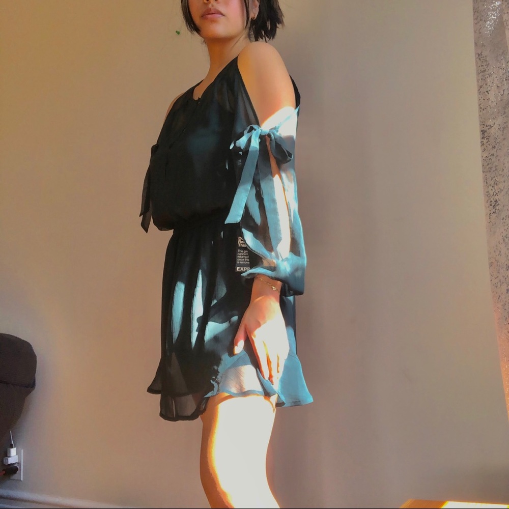 Express green flowy long sleeve dress